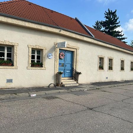 MonPe apartmánik s atmosférou Komárno Exterior foto