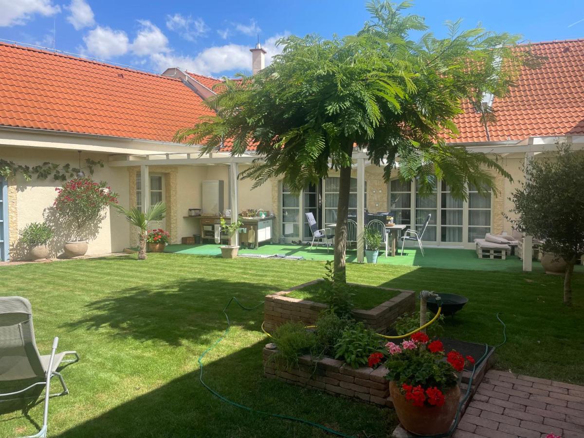 MonPe apartmánik s atmosférou Komárno Exterior foto